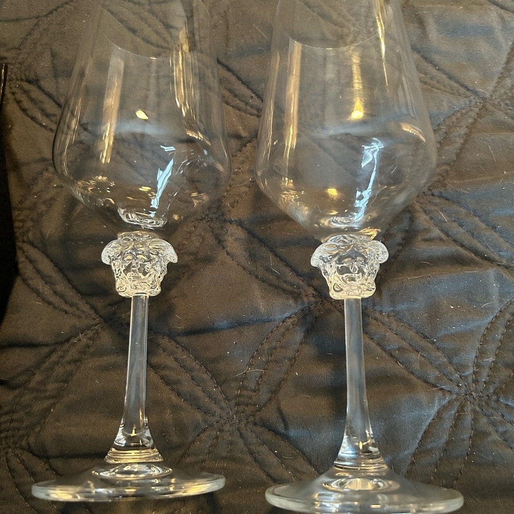 Crystal Clear Wine Glass Set with Decorative Stems